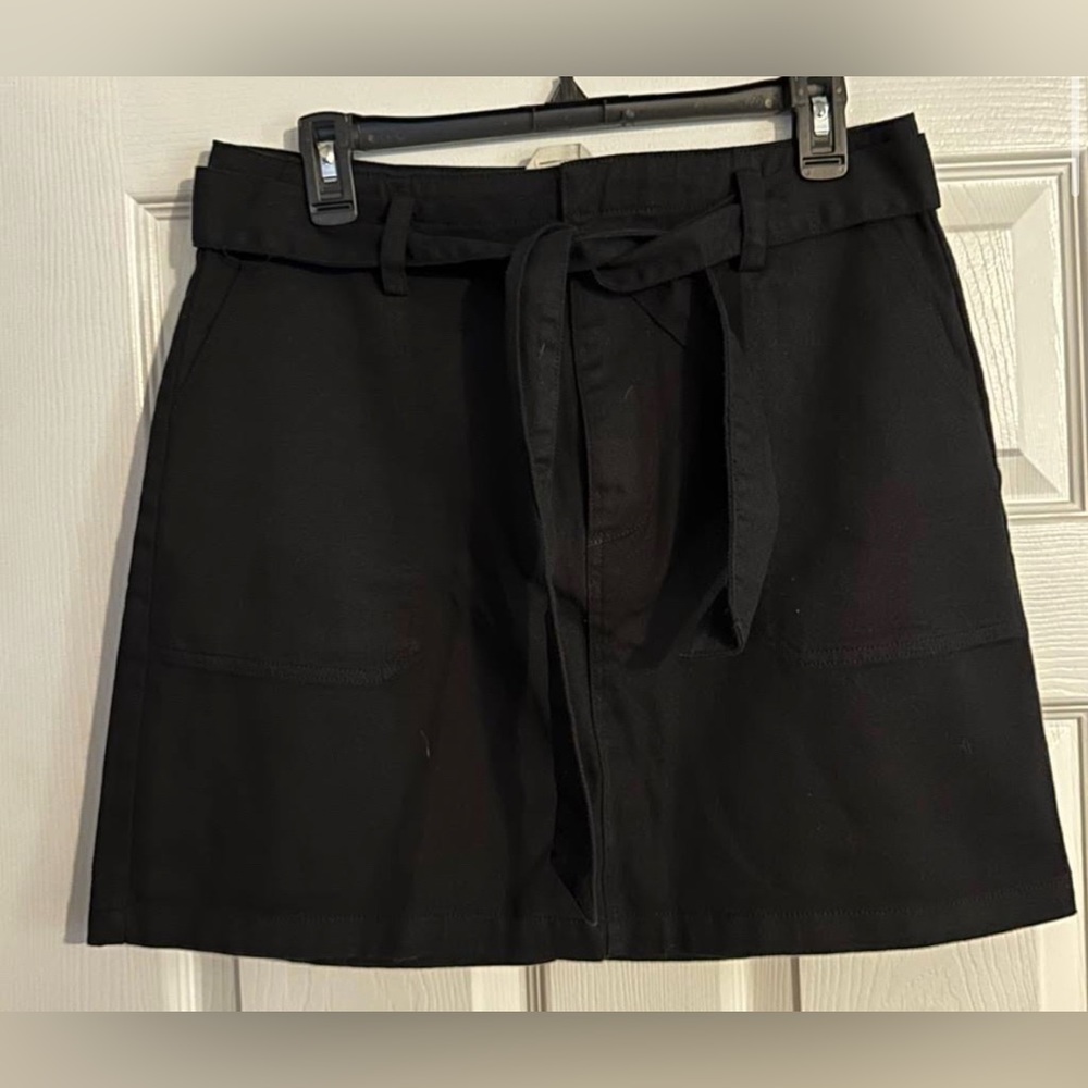 black highwaist skirt